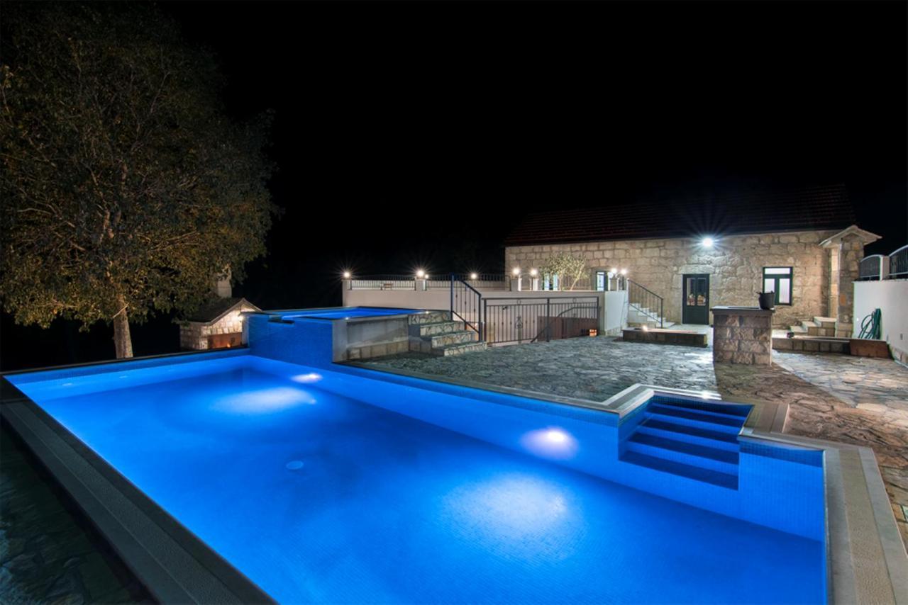 Willa Dvori Stipanovi With Heated Pool And Jacuzzi Donje Rascane Zewnętrze zdjęcie